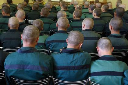 Российские тюремщики избили заключенных за вскрытые вены