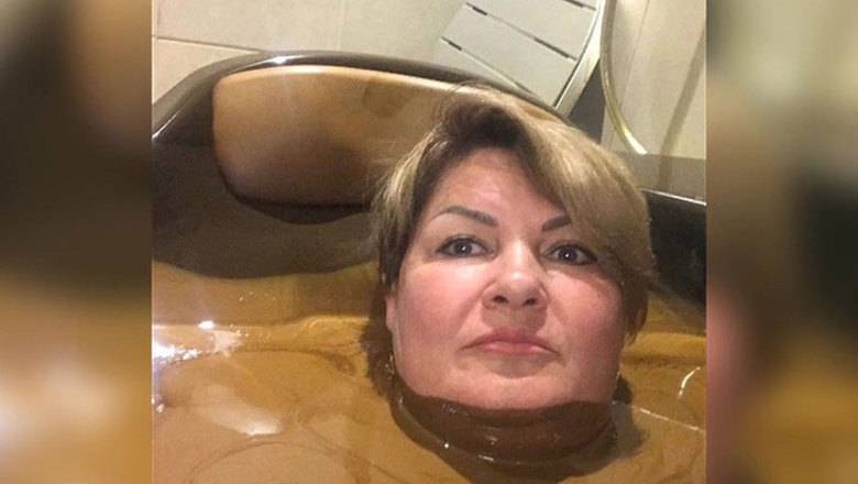 Чиновнице стало стыдно за купание в коричневом "шоколаде" и она извинилась