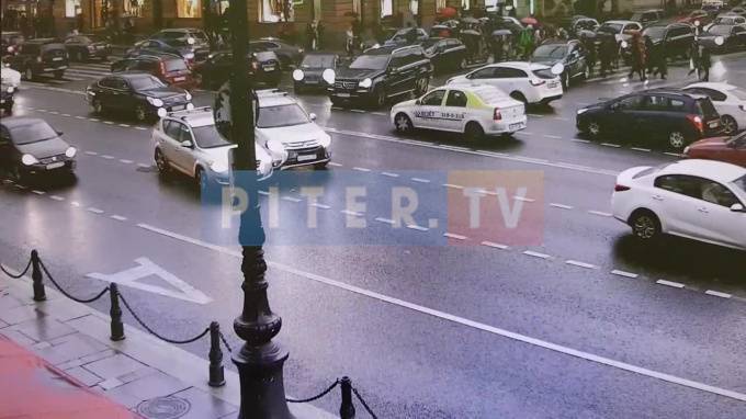 Момент ДТП на Невском проспекте попал на видео