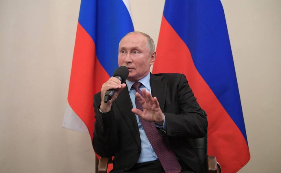 Путин поручил главам регионов лично посетить пострадавшие от паводков районы