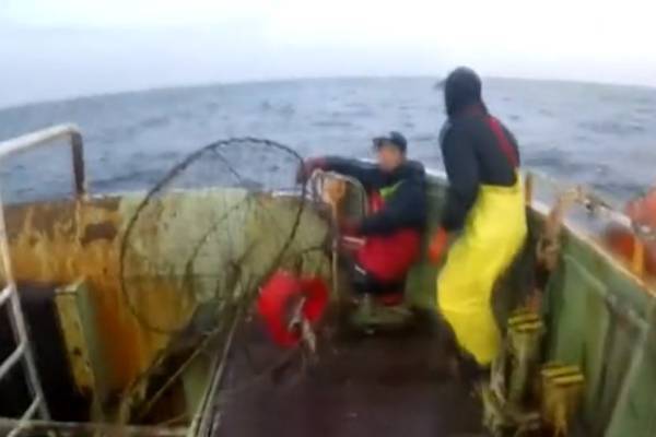 После нападения на российское судно ФСБ задержала 80 браконьеров из КНДР