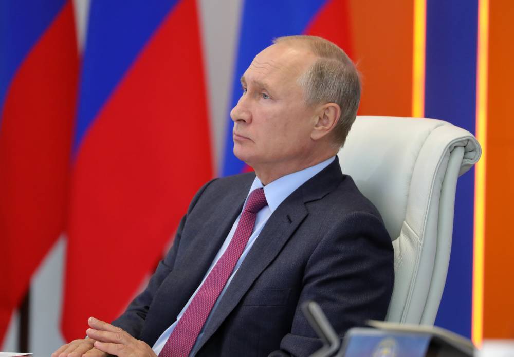 Путин отчитал власти за медленную ликвидацию последствий паводков