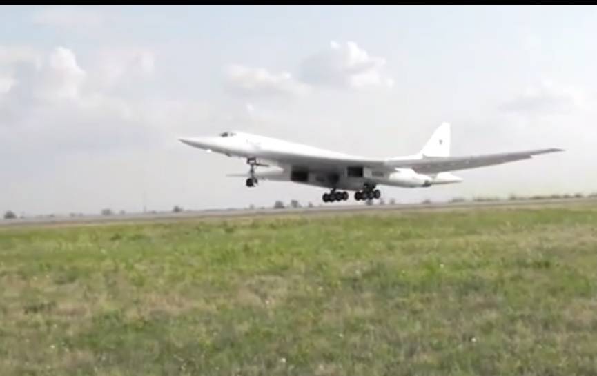 Видео: российские Ту-160 поднимаются в небо