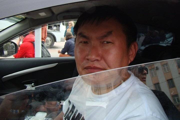 Инициатора народного схода в Улан-Удэ арестовали еще на 10 суток. Он якобы должен более миллиона рублей алиментов