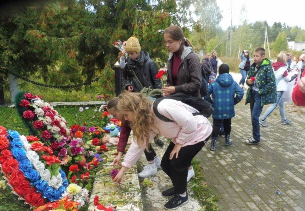 Школьники Фрунзенского района почтили память погибших в ходе обороны Ленинграда