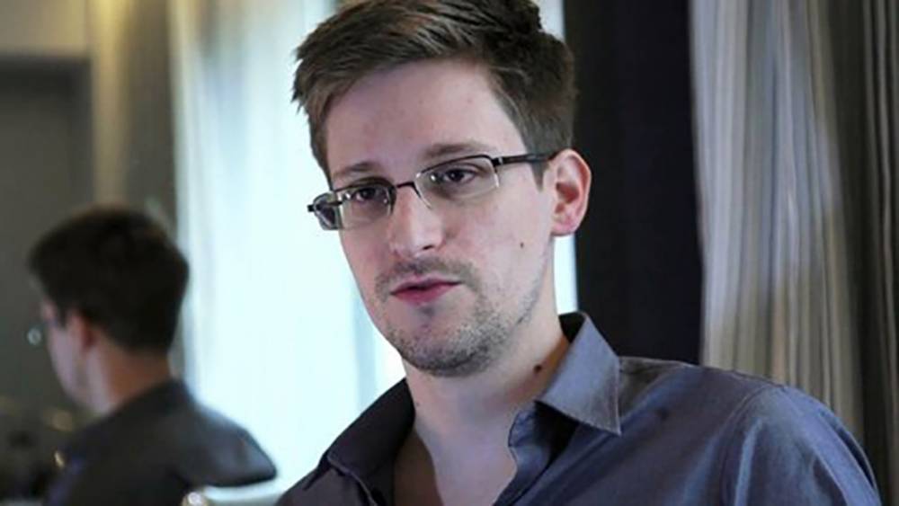 Власти США подали иск против Сноудена из-за его книги