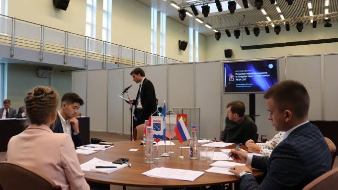 В петербургском Парламентском центре МПА СНГ студенты дискутировали о демократии