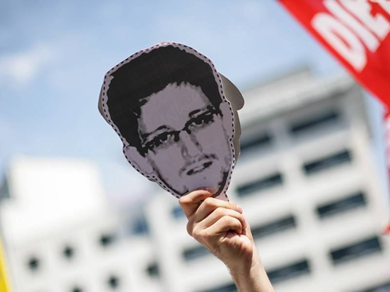 Правительство США намерено судиться со Сноуденом