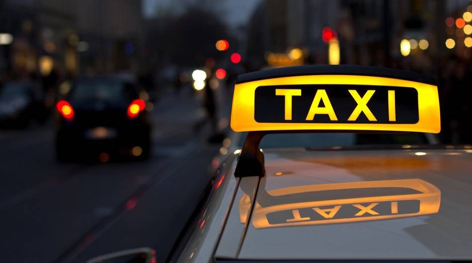 Таксисты призвали признать их сотрудниками агрегаторов
