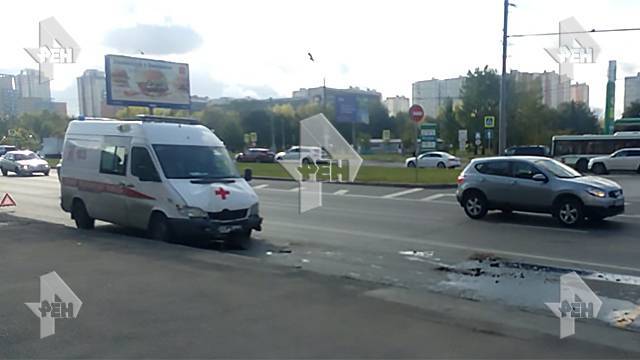 Фото с места аварии с участием автобуса и "скорой" в Москве