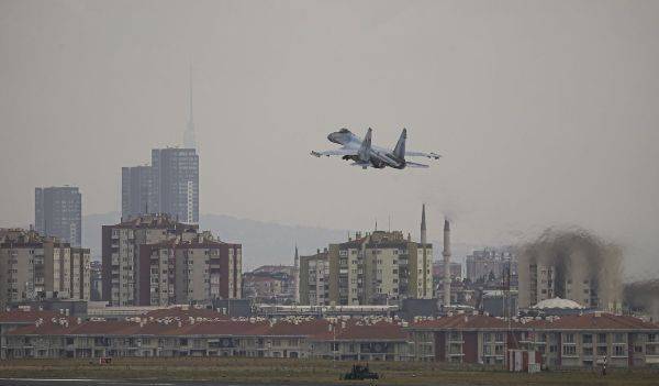 Российские Су-35 и Бе-200 провели демонстрационные полёты над Стамбулом