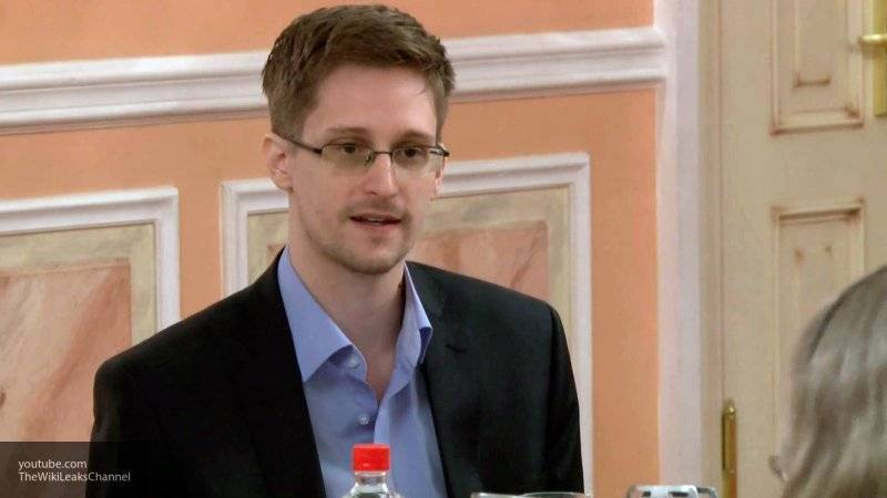 США подали иск против Сноудена из-за публикации мемуаров