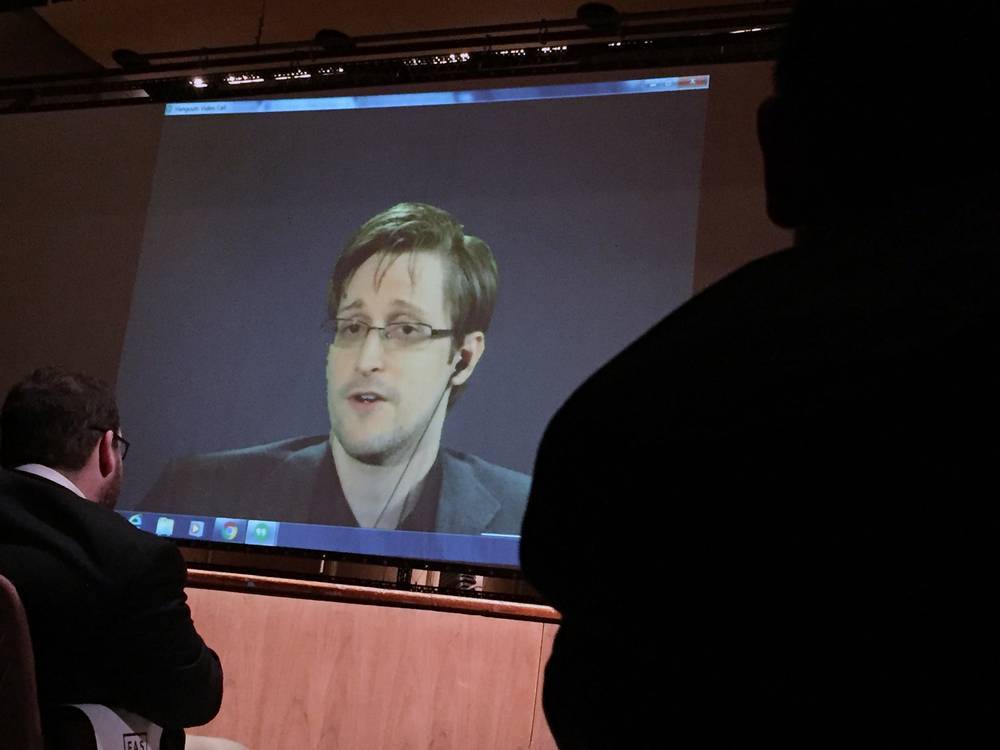 Минюст США подал иск к Сноудену за публикацию мемуаров, которые нарушают соглашение о неразглашении