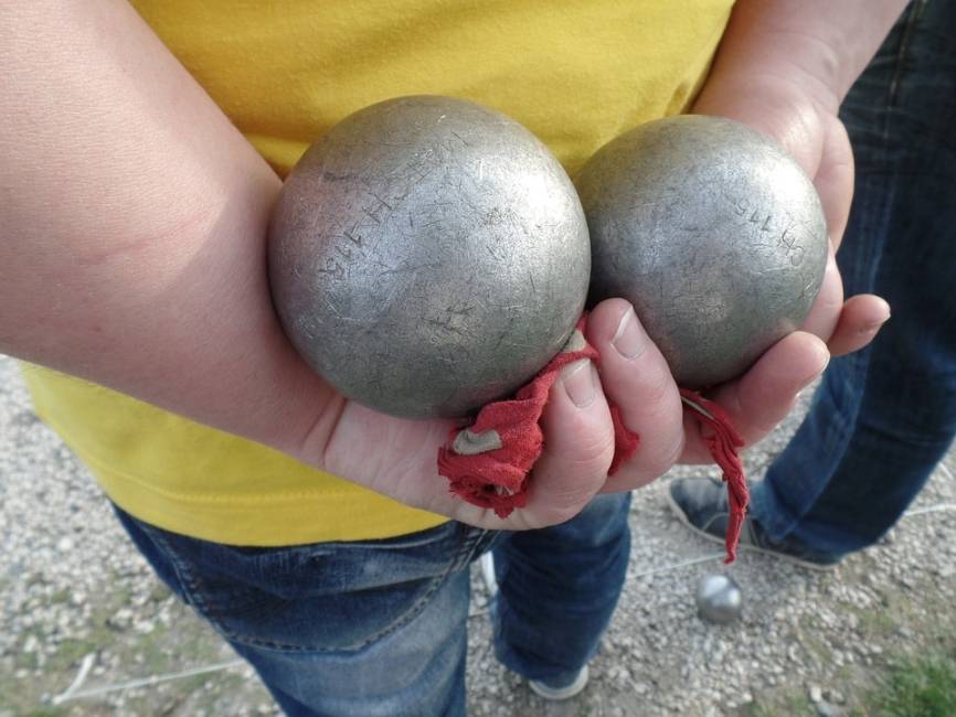 Петербурженки жалуются на «маньяка» с металлическими шарами в центре города