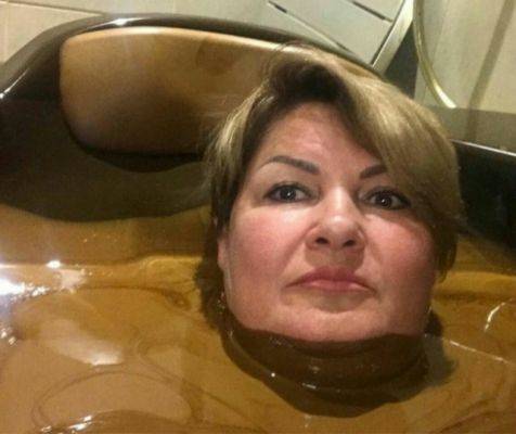 В Ульяновске чиновницу уволят за фото в «шоколадной ванной»