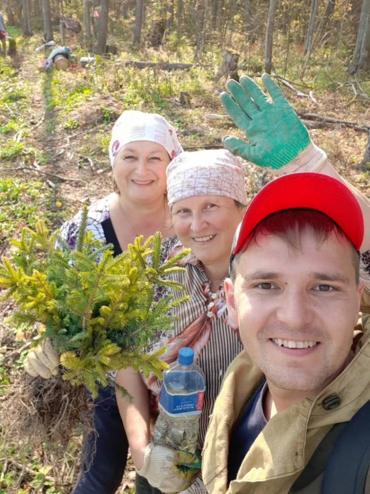 Сотрудники Администрации Глазовского района стали участниками акции «Сохраним лес»