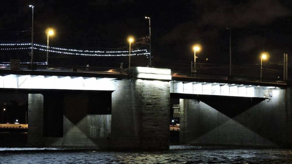 Суд прекратил уголовное дело виновного в ДТП на Володарском мосту сотрудника «Мостотреста»