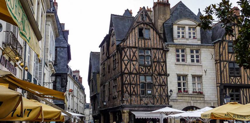 Французский городок переманивает покупателей недвижимости из Парижа