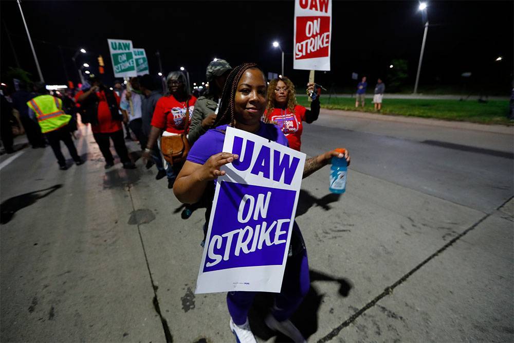 В США почти 50 тысяч сотрудников General Motors объявили забастовку