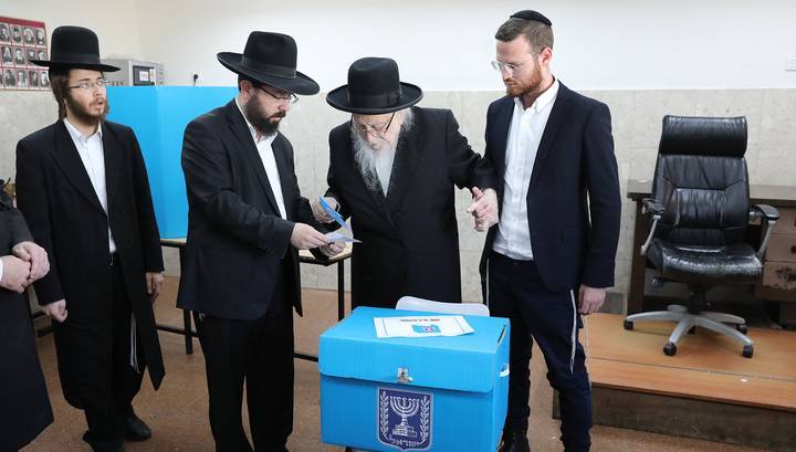 Выборы в Израиле: с небольшим перевесом лидируют конкуренты Нетаньяху