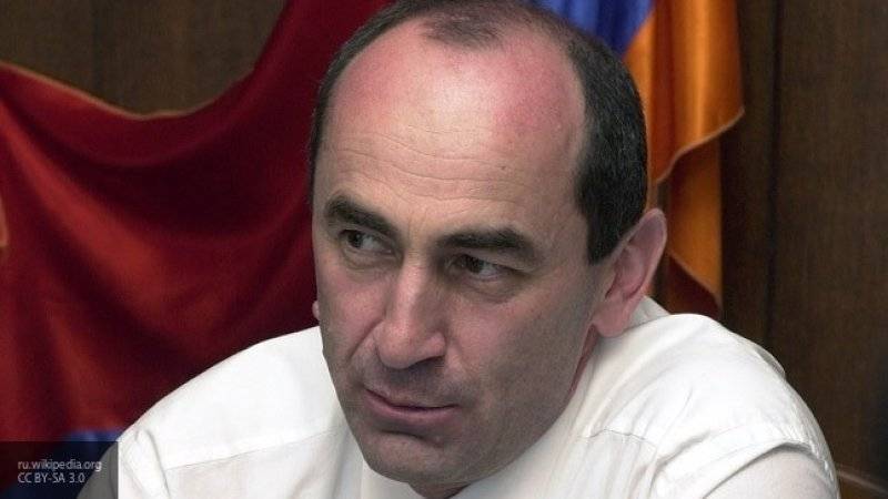 Суд в Армении оставил под стражей бывшего президента Кочаряна