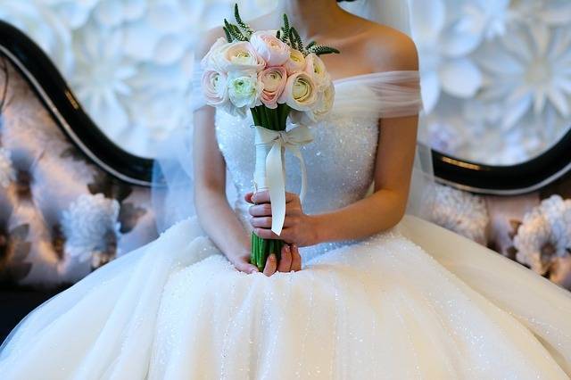 Росстат сообщил о сокращении числа малолетних невест в России