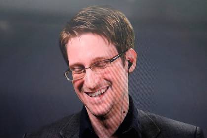 США подали в суд на Сноудена из-за его книги