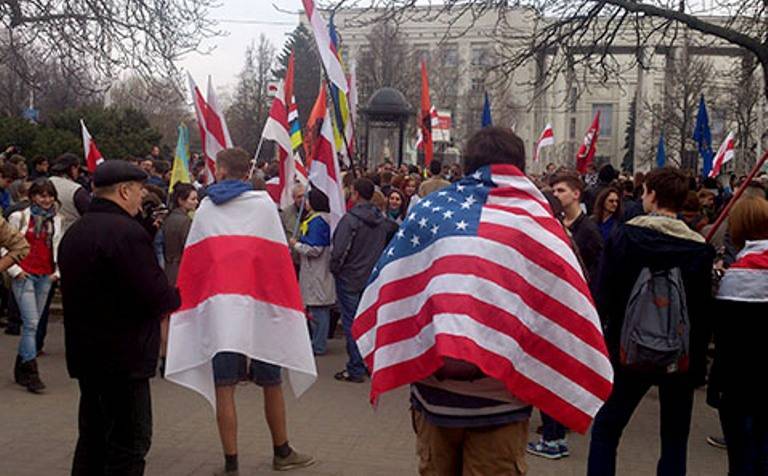 Белорусская оппозиция впала в колониальный раж, предвкушая возвращение посла США