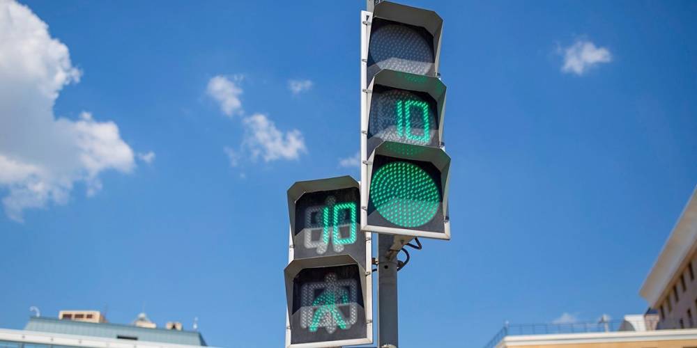 Режим работы светофоров на 14 переходах изменили по просьбам москвичей