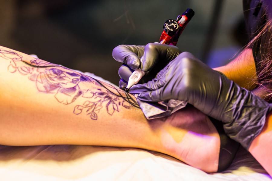 Милонов предложил запретить татуировки для подростков