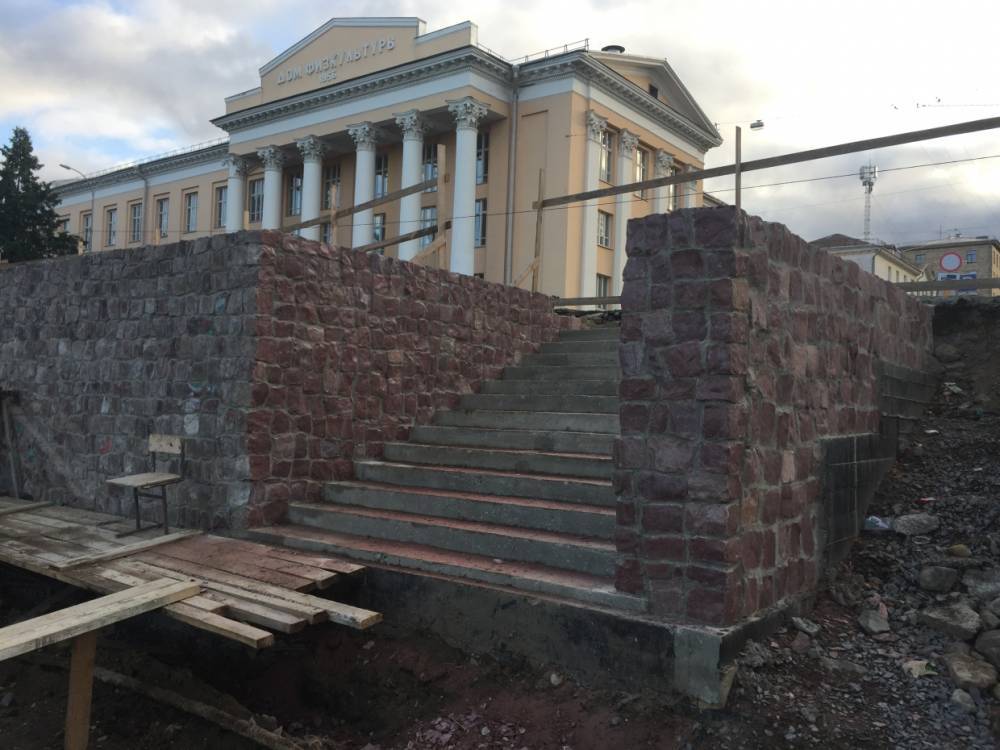 В Петрозаводске продолжается реконструкция площадки на Германа Титова