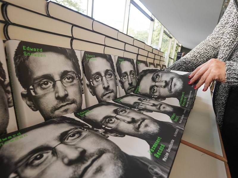Адвокат Кучерена подтвердил попытку ФСБ завербовать Сноудена в Шереметьево
