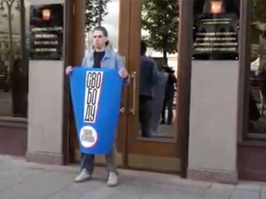 В Москве начались пикеты в поддержку Павла Устинова