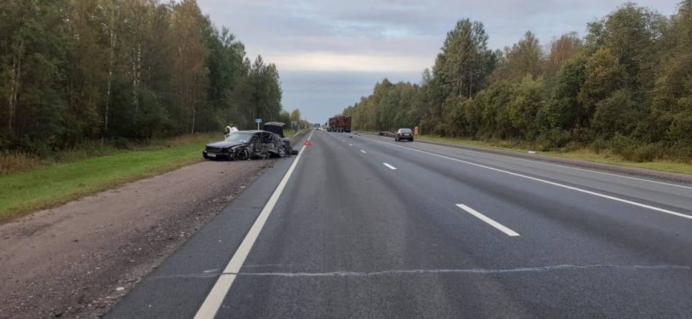В Новгородском районе водитель иномарки заснул и влетел в грузовик