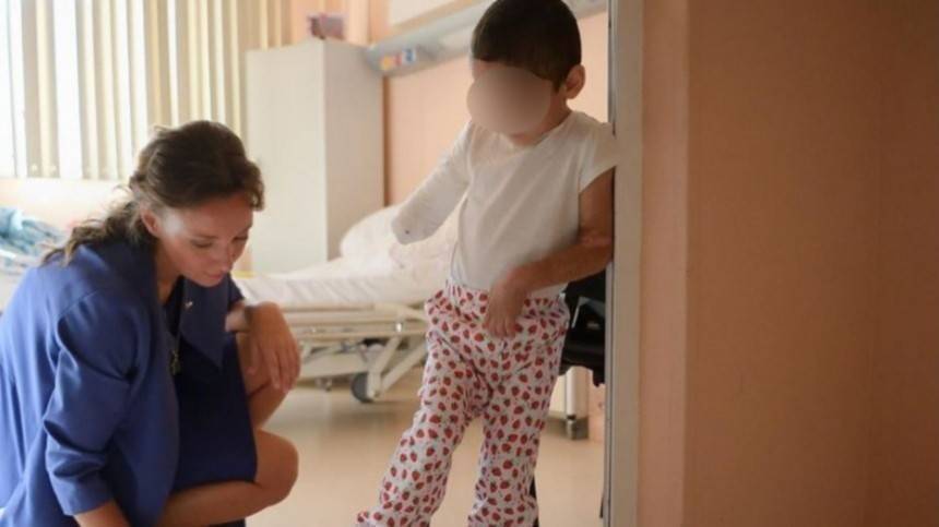 Трогательное видео: избитая тетей девочка из Ингушетии встретилась с мамой