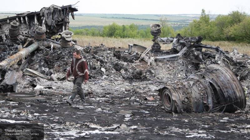 Европейцы все меньше верят "беспомощному шоу" в связи с крушением MH17, заявил эксперт