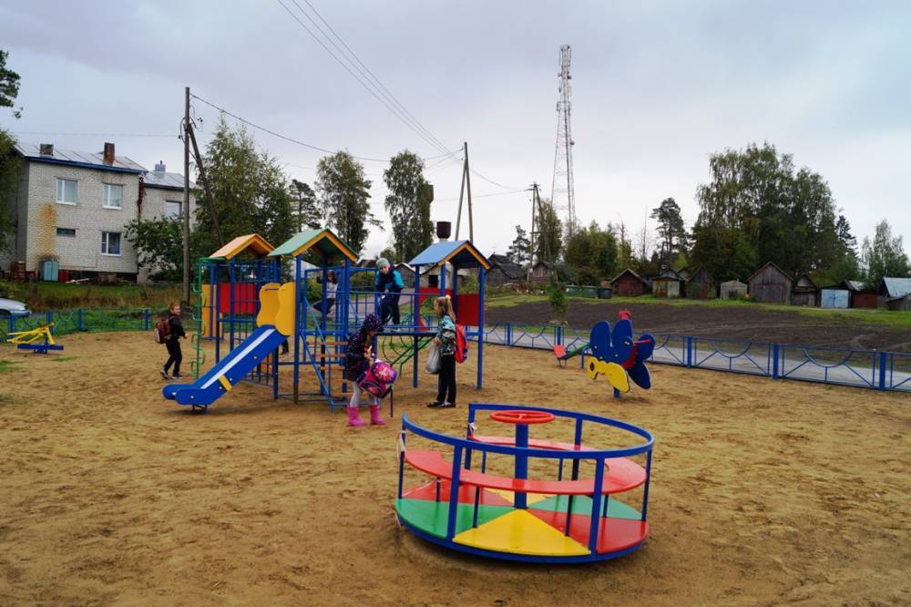 Новую детскую площадку обустроили в поселке Рускеала