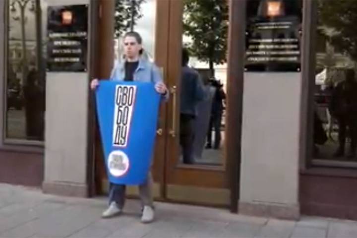 В Москве начались пикеты в поддержку Павла Устинова