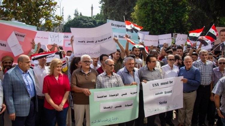 Сирийцы в Алеппо вышли на митинг против США