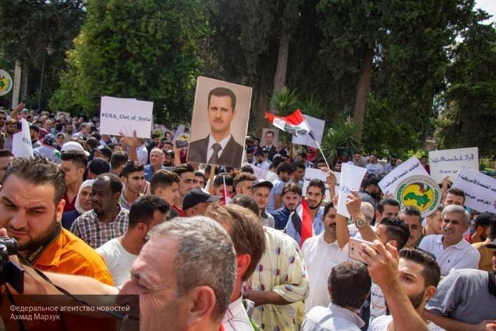 Жители Алеппо вышли на митинг против США и Турции под лозунгами «Сирия — сирийцам»