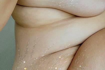 Тучные женщины покрыли изъяны тела блестками и сфотографировались голыми
