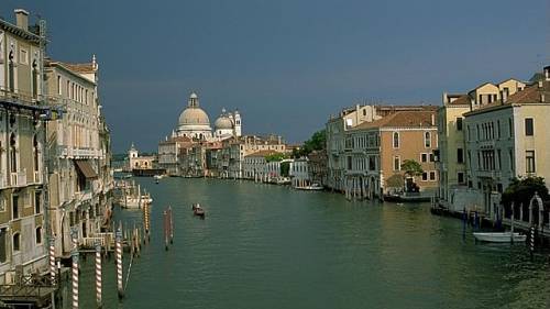 Туристов оштрафовали на €3 000 за купание нагишом в Венеции - Cursorinfo: главные новости Израиля