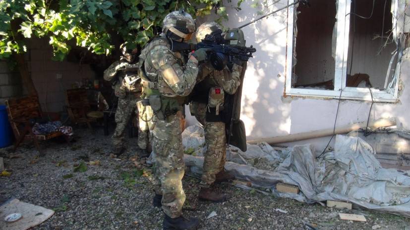Обнаружены автоматы и самодельное взрывное устройство: в Кабардино-Балкарии уничтожили готовивших теракт боевиков