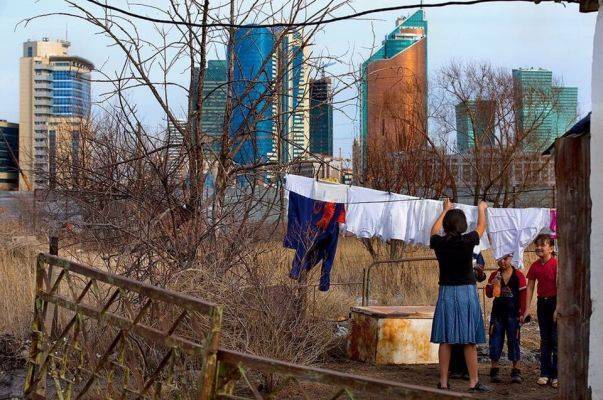 В Казахстане 4,3% населения живут за чертой бедности