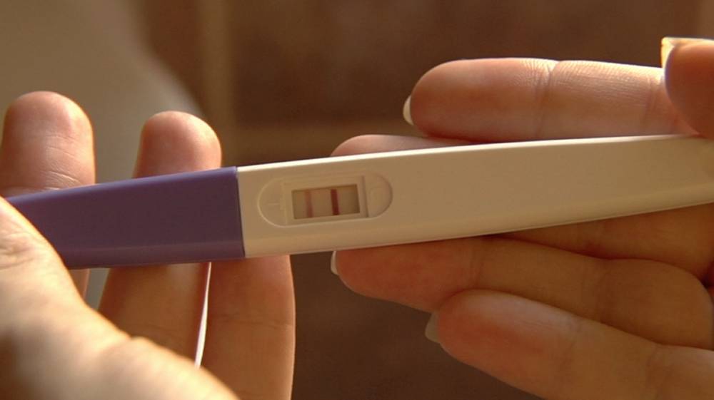 В Гатчине 14-летняя девочка забеременела от разнорабочего