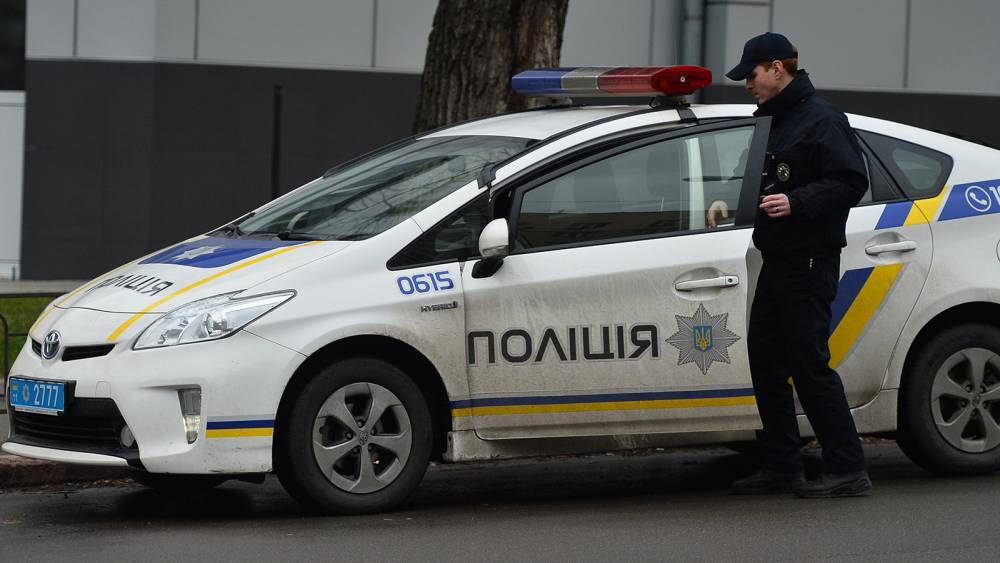 Угрожавшего взорвать мост в Киеве жителя Украины задержали полицейские
