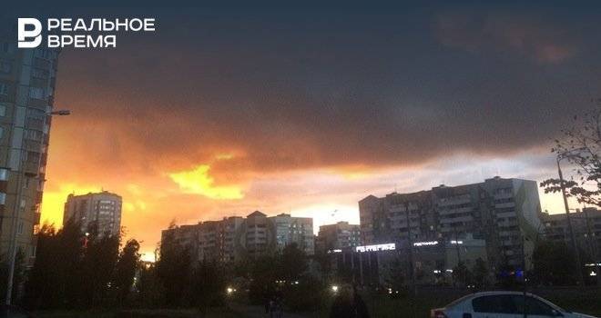 В Казани начался ливень — за минуту до него небо выглядело как кадры из фильма-катастрофы