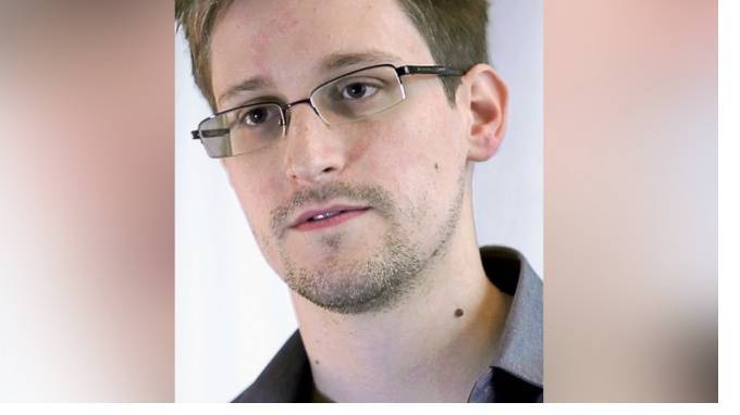 Адвокат Кучерена: ФСБ пыталась завербовать Эдварда Сноудена по прилете в Шереметьево в 2013 году