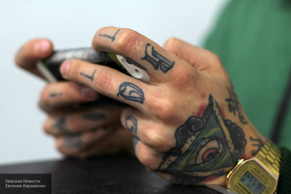 Милонов призвал разработать запрет на нанесение татуировок подросткам