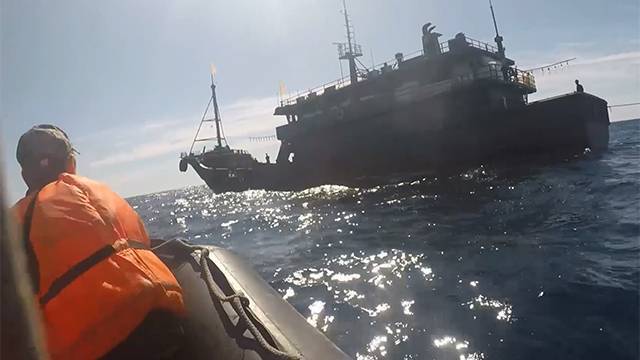 Видео с задержанными в Японском море браконьерскими шхунами из КНДР